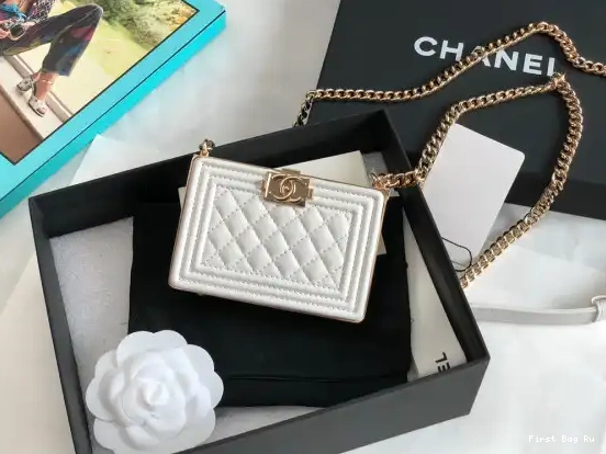 Firstbag Ru BOY MINAUDIERE CHANEL 0607